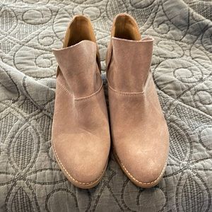 Lucky Brand Booties Sz 8 — Tan suede *Worn ONCE*
